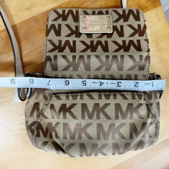 - MICHAEL KORS  Mini Crossbody bag , adjustable Strap - Picture 6 of 8